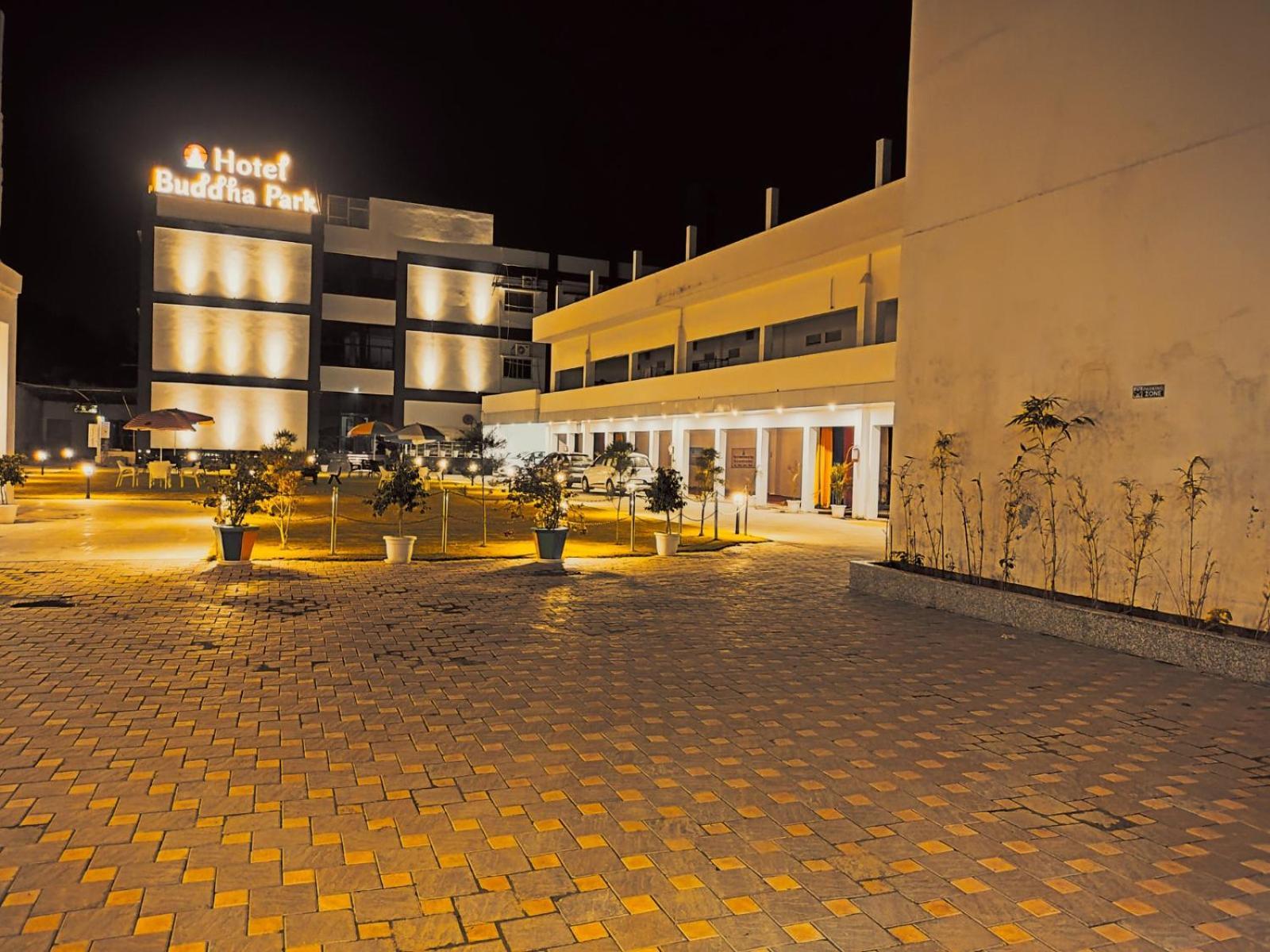 Hotel Buddha Park, Paharia, Varanasi Exterior photo